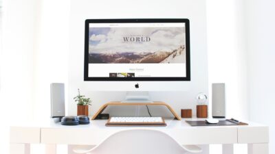 Free Apple iMac Workspace PSD Mockup Design